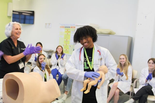Wake Forest Summer Immersion Medicine Institute students experiencing a day in the life of a @wakeforestmed student.

From touring the med school to participating in rotations, these students are receiving an up-close look at their futures in medicine.

#PreMed #PreCollege #MedSchool #SummerImmersion