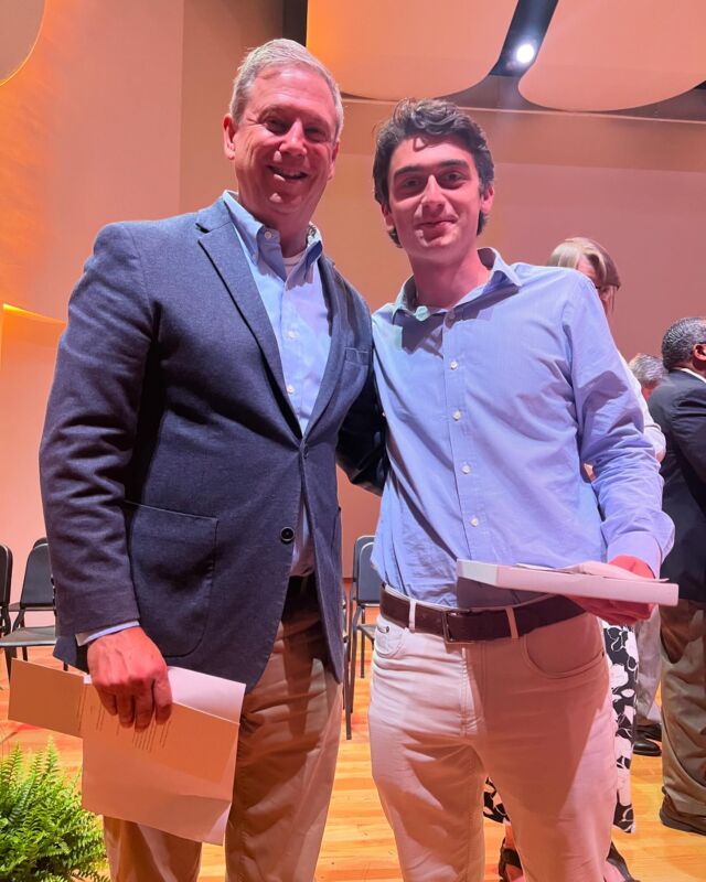 As we celebrate the class of 2024, we want to give a special shout out to Entrepreneurship Minor @cameronstorch! He was presented the Senior of the Year Award by Professor Dan Cohen. We can’t wait to see what’s next for him!